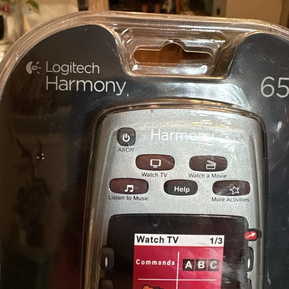 New sealed Logitech 915-000159 Harmony 650 Universal Color Screen Remote Silver